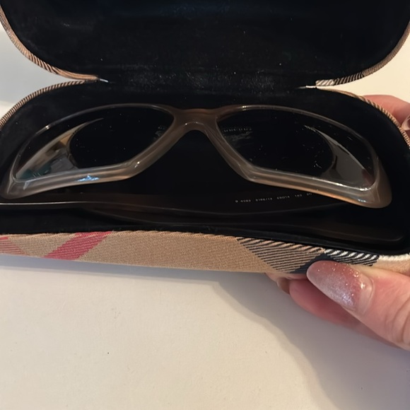 VINTAGE BURBERRY SUNGLASSES - Picture 2 of 8